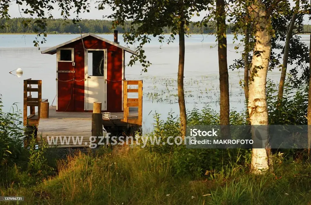 按摩师为顾客提供服务